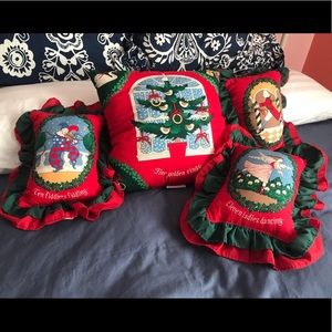 Vintage Xmas Throw Pillows 🎄